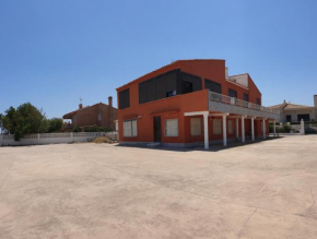 Chalet de 5 y 3 habitaciones dividido en planta baja y primera planta a primera linea de playa
